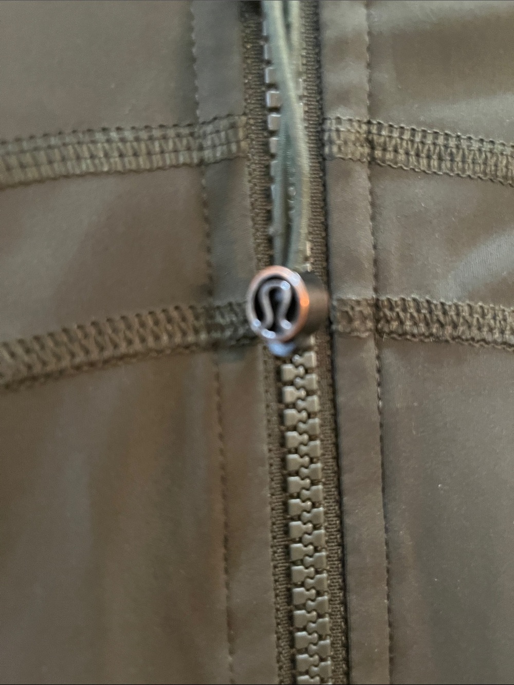 Lululemon Define Jacket with Nulu material Olive Green size 6 - Picture 2 of 10